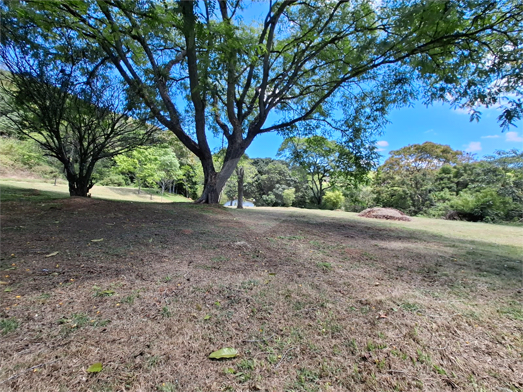 Chácara LOCAÇÃO Mairiporã com 48.000m2, 4 casas, piscina, estábulo para 6 cavalos, área gourmet e lago com peixes. 