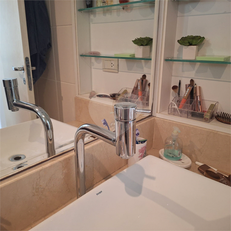 Apartamento na Copacabana, 3 dormitórios sedo uma suíte., varanda gourmet, e 2 vagas. Lindo!