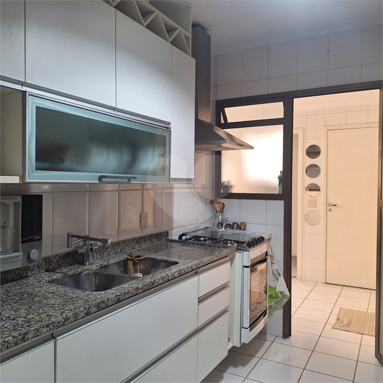 Apartamento na Copacabana, 3 dormitórios sedo uma suíte., varanda gourmet, e 2 vagas. Lindo!