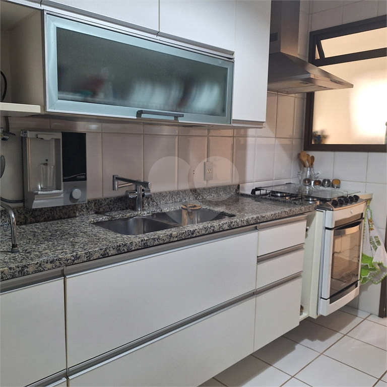 Apartamento na Copacabana, 3 dormitórios sedo uma suíte., varanda gourmet, e 2 vagas. Lindo!