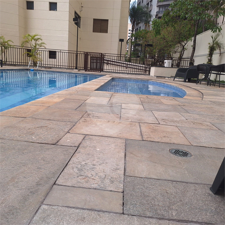 Apartamento na Copacabana, 3 dormitórios sedo uma suíte., varanda gourmet, e 2 vagas. Lindo!