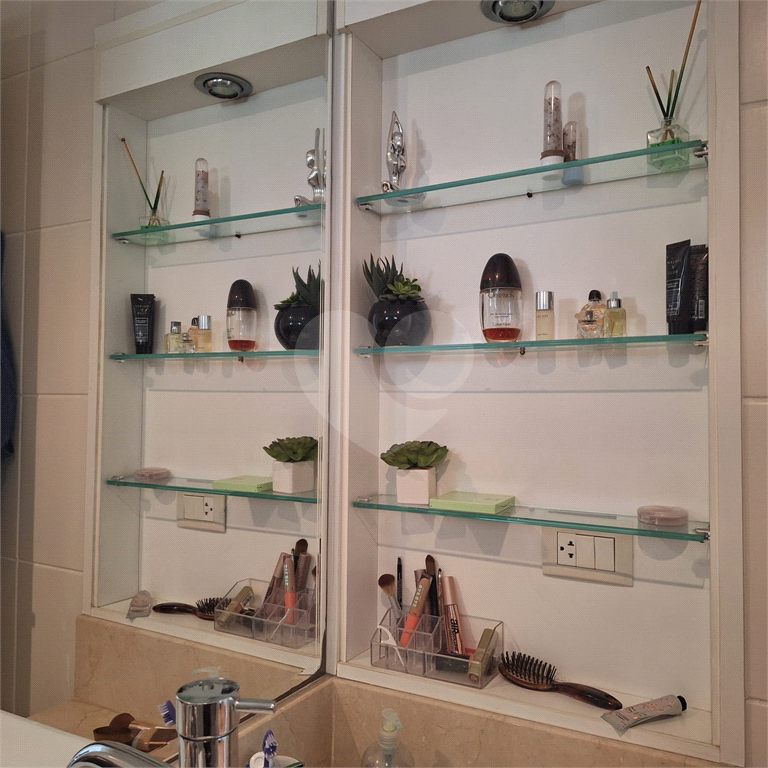 Apartamento na Copacabana, 3 dormitórios sedo uma suíte., varanda gourmet, e 2 vagas. Lindo!