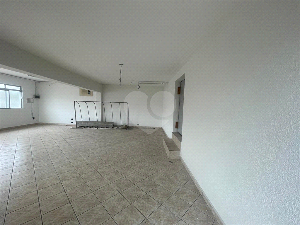 PRÉDIO  NA ENGENHEIRO CAETANO ALVARES.COM 316 METROS 5 BANHEIROS 3 VAGAS DE GARAGEM.