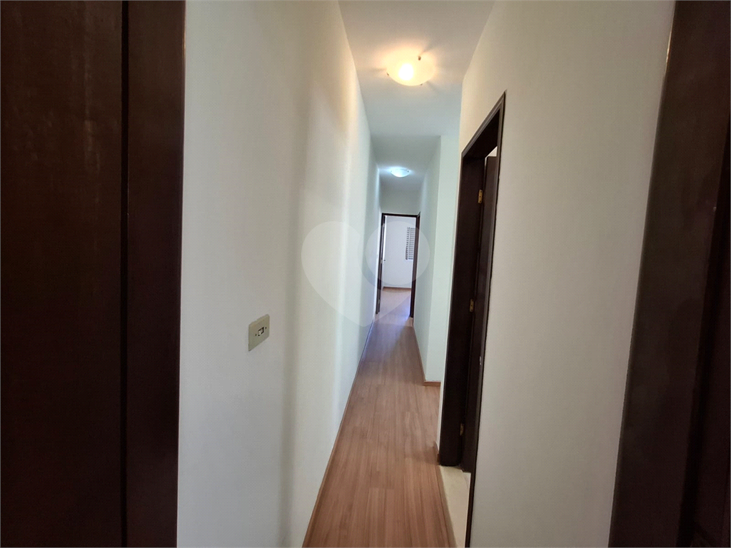 Sobrado LOCAÇÃO Vila Ema com 164m2, 4 quartos, 2 suítes, 2 salas, cozinha, 5 banheiros, área de serviço e 2 vagas de garagem