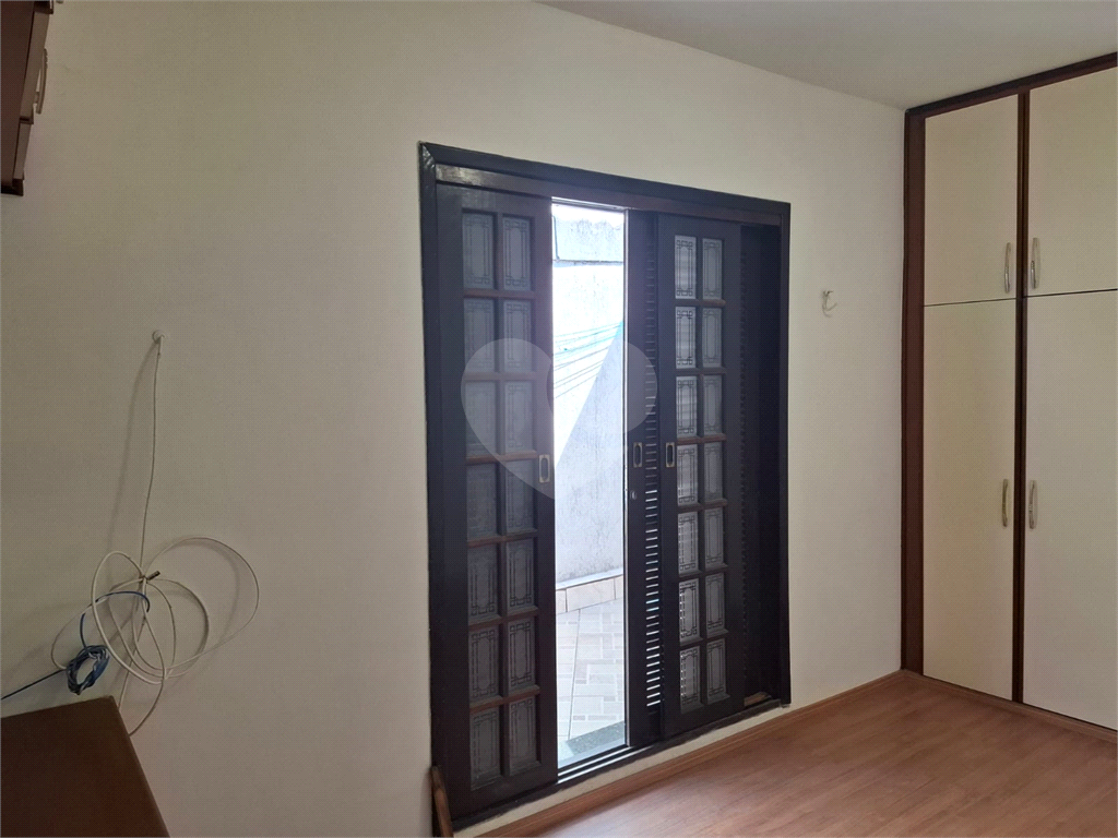 Sobrado LOCAÇÃO Vila Ema com 164m2, 4 quartos, 2 suítes, 2 salas, cozinha, 5 banheiros, área de serviço e 2 vagas de garagem