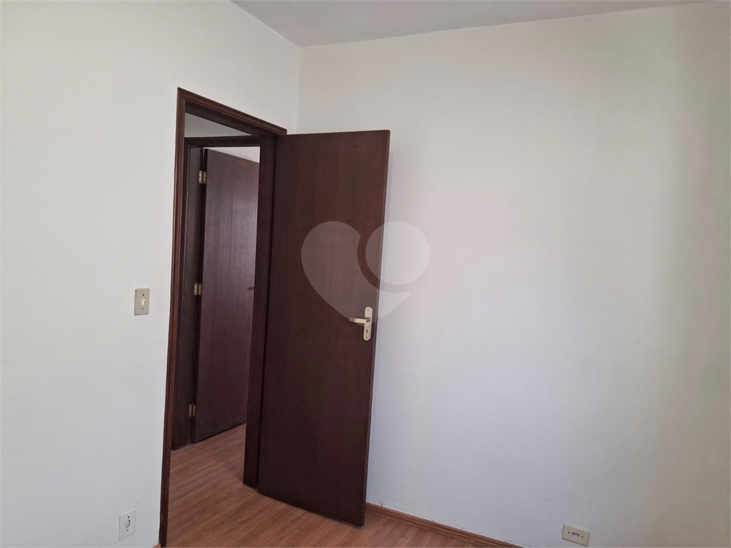 Sobrado LOCAÇÃO Vila Ema com 164m2, 4 quartos, 2 suítes, 2 salas, cozinha, 5 banheiros, área de serviço e 2 vagas de garagem