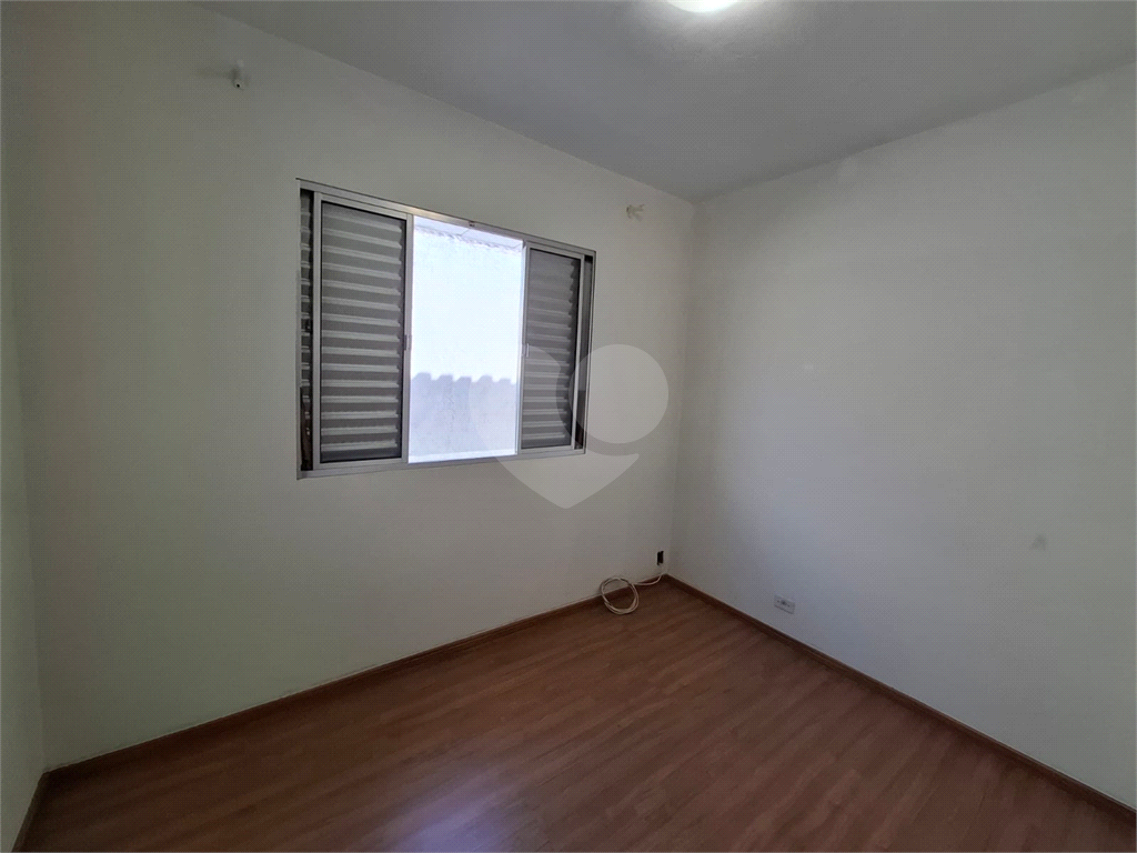 Sobrado LOCAÇÃO Vila Ema com 164m2, 4 quartos, 2 suítes, 2 salas, cozinha, 5 banheiros, área de serviço e 2 vagas de garagem