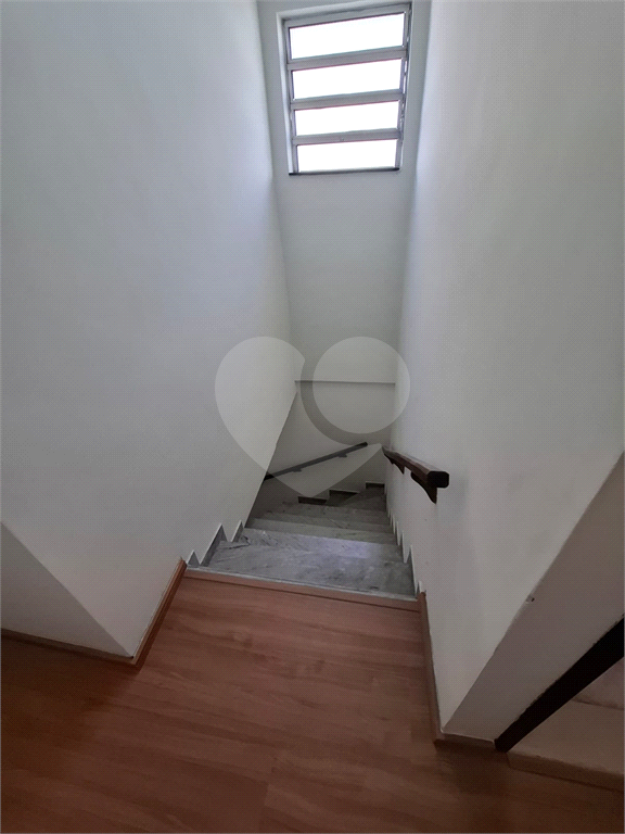 Sobrado LOCAÇÃO Vila Ema com 164m2, 4 quartos, 2 suítes, 2 salas, cozinha, 5 banheiros, área de serviço e 2 vagas de garagem