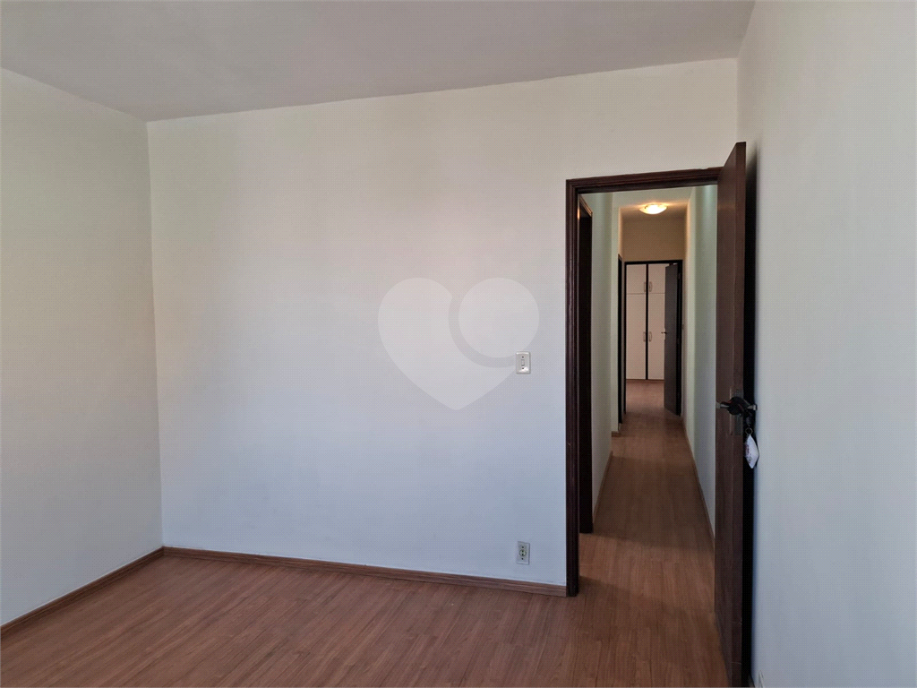 Sobrado LOCAÇÃO Vila Ema com 164m2, 4 quartos, 2 suítes, 2 salas, cozinha, 5 banheiros, área de serviço e 2 vagas de garagem