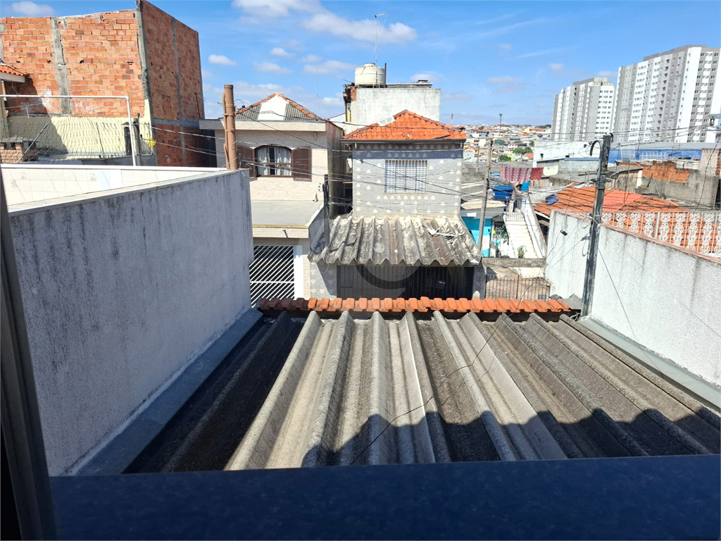 Sobrado LOCAÇÃO Vila Ema com 164m2, 4 quartos, 2 suítes, 2 salas, cozinha, 5 banheiros, área de serviço e 2 vagas de garagem