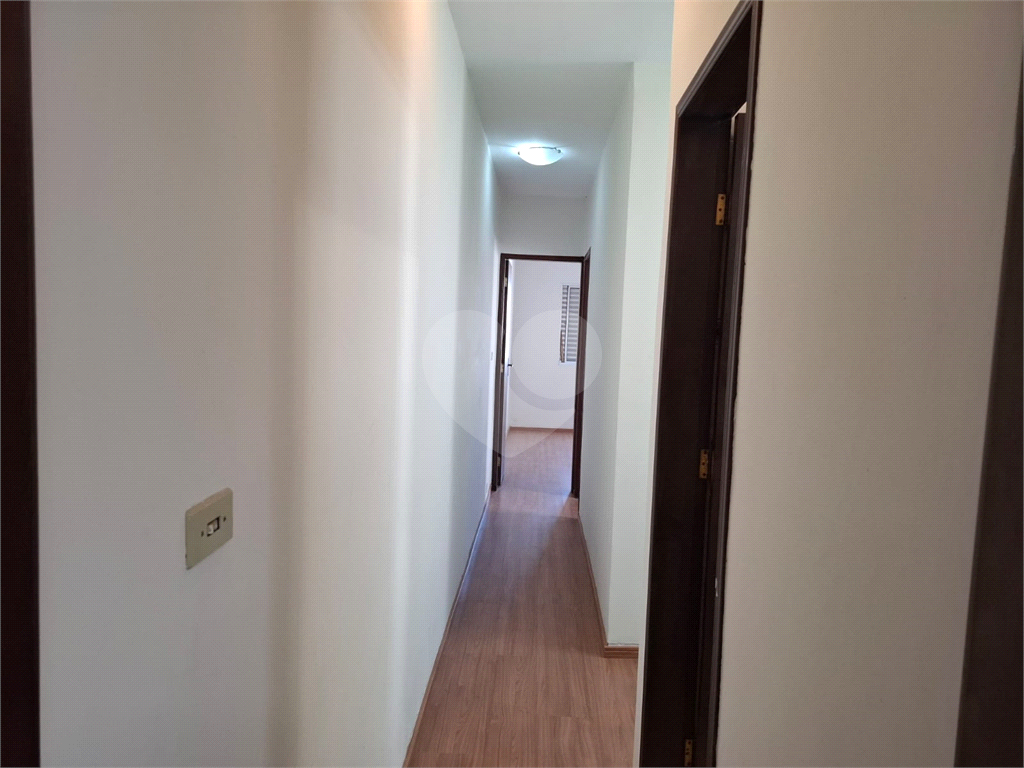 Sobrado LOCAÇÃO Vila Ema com 164m2, 4 quartos, 2 suítes, 2 salas, cozinha, 5 banheiros, área de serviço e 2 vagas de garagem