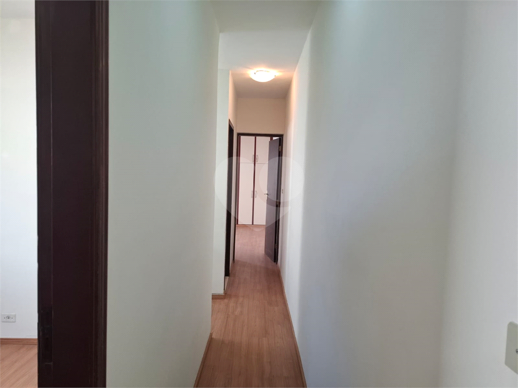 Sobrado LOCAÇÃO Vila Ema com 164m2, 4 quartos, 2 suítes, 2 salas, cozinha, 5 banheiros, área de serviço e 2 vagas de garagem