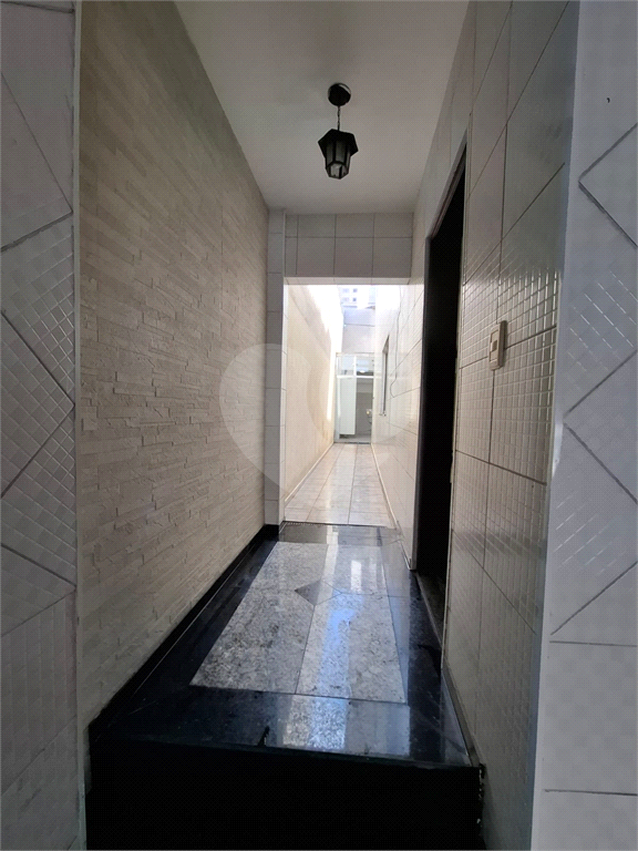 Sobrado LOCAÇÃO Vila Ema com 164m2, 4 quartos, 2 suítes, 2 salas, cozinha, 5 banheiros, área de serviço e 2 vagas de garagem