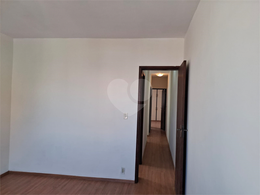 Sobrado LOCAÇÃO Vila Ema com 164m2, 4 quartos, 2 suítes, 2 salas, cozinha, 5 banheiros, área de serviço e 2 vagas de garagem