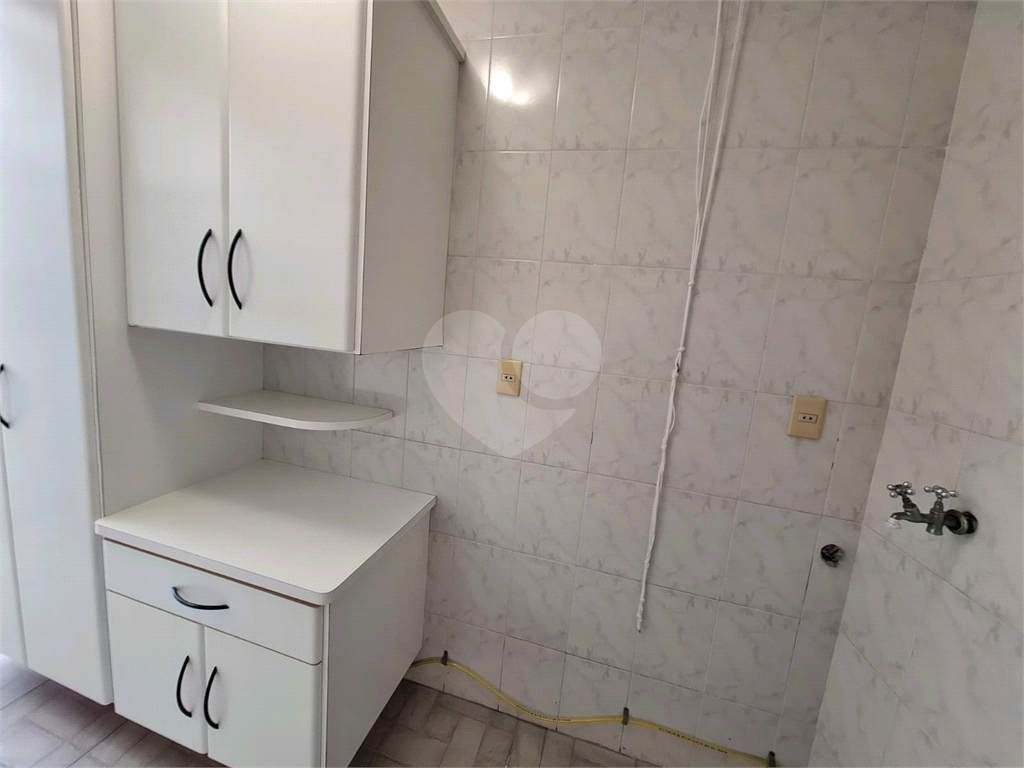 Sobrado LOCAÇÃO Vila Ema com 164m2, 4 quartos, 2 suítes, 2 salas, cozinha, 5 banheiros, área de serviço e 2 vagas de garagem