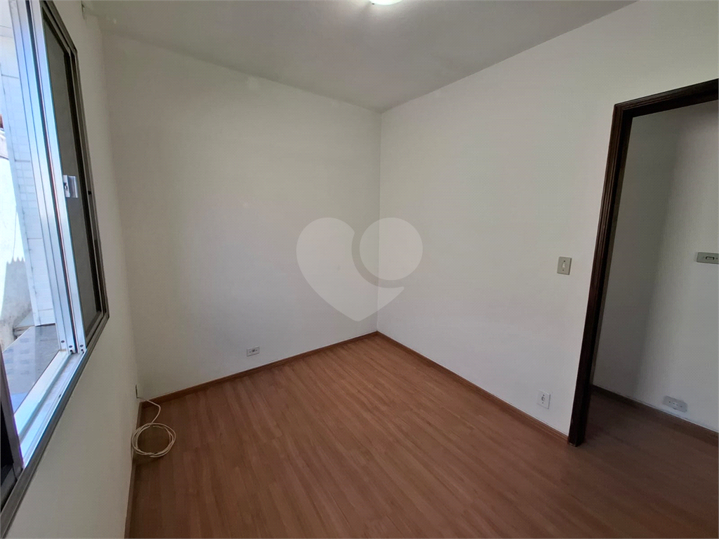 Sobrado LOCAÇÃO Vila Ema com 164m2, 4 quartos, 2 suítes, 2 salas, cozinha, 5 banheiros, área de serviço e 2 vagas de garagem