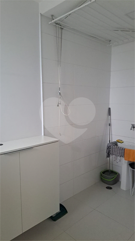 Apartamento com 117m² com 03 vagas cobertas e fixas, 3 dormitórios sendo 2 suítes, porteira fechada.