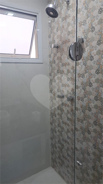 Apartamento com 117m² com 03 vagas cobertas e fixas, 3 dormitórios sendo 2 suítes, porteira fechada.