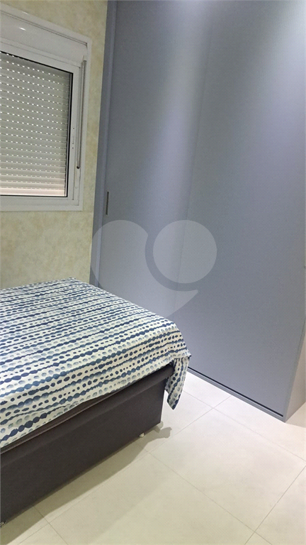 Apartamento com 117m² com 03 vagas cobertas e fixas, 3 dormitórios sendo 2 suítes, porteira fechada.