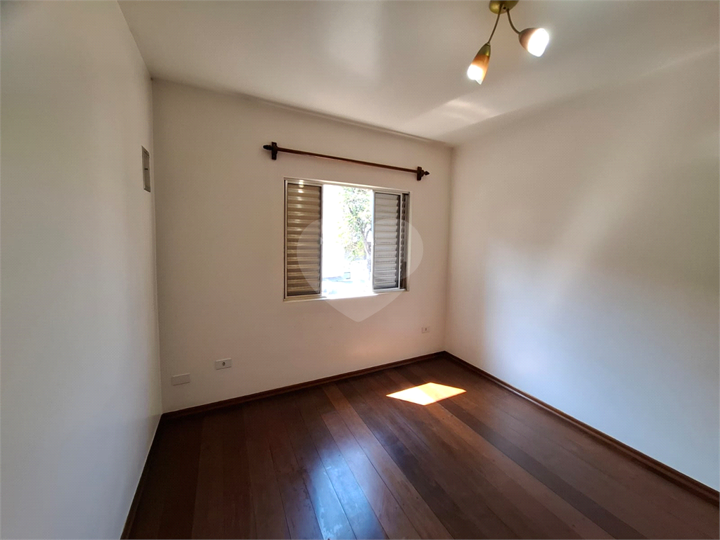 Sobrado VENDE Brasilândia com 160m2, 3 quartos, sala, cozinha, 2 banheiros, área de serviço, depósito e 2 vagas de garagem. 