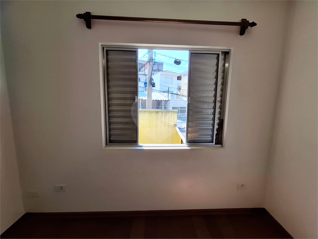 Sobrado VENDE Brasilândia com 160m2, 3 quartos, sala, cozinha, 2 banheiros, área de serviço, depósito e 2 vagas de garagem. 