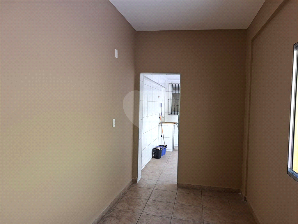 Sobrado VENDE Brasilândia com 160m2, 3 quartos, sala, cozinha, 2 banheiros, área de serviço, depósito e 2 vagas de garagem. 