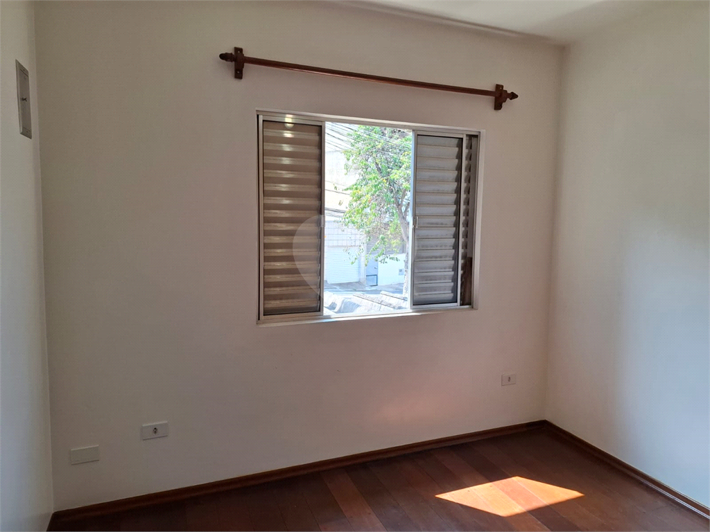 Sobrado VENDE Brasilândia com 160m2, 3 quartos, sala, cozinha, 2 banheiros, área de serviço, depósito e 2 vagas de garagem. 