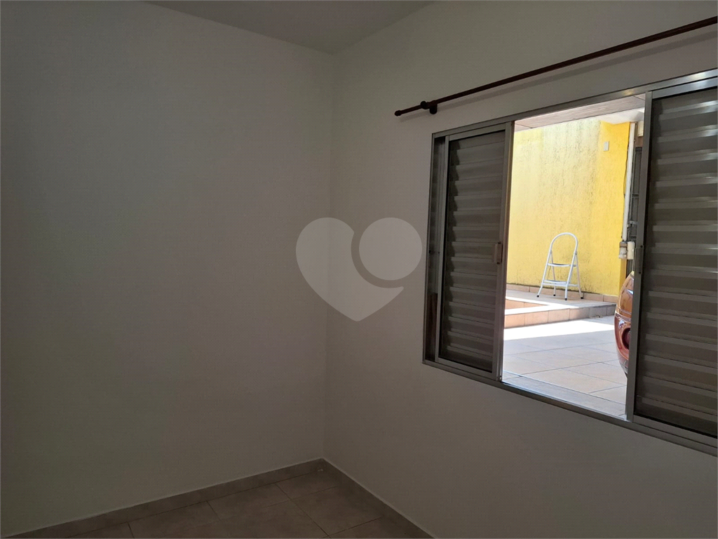 Sobrado VENDE Brasilândia com 160m2, 3 quartos, sala, cozinha, 2 banheiros, área de serviço, depósito e 2 vagas de garagem. 