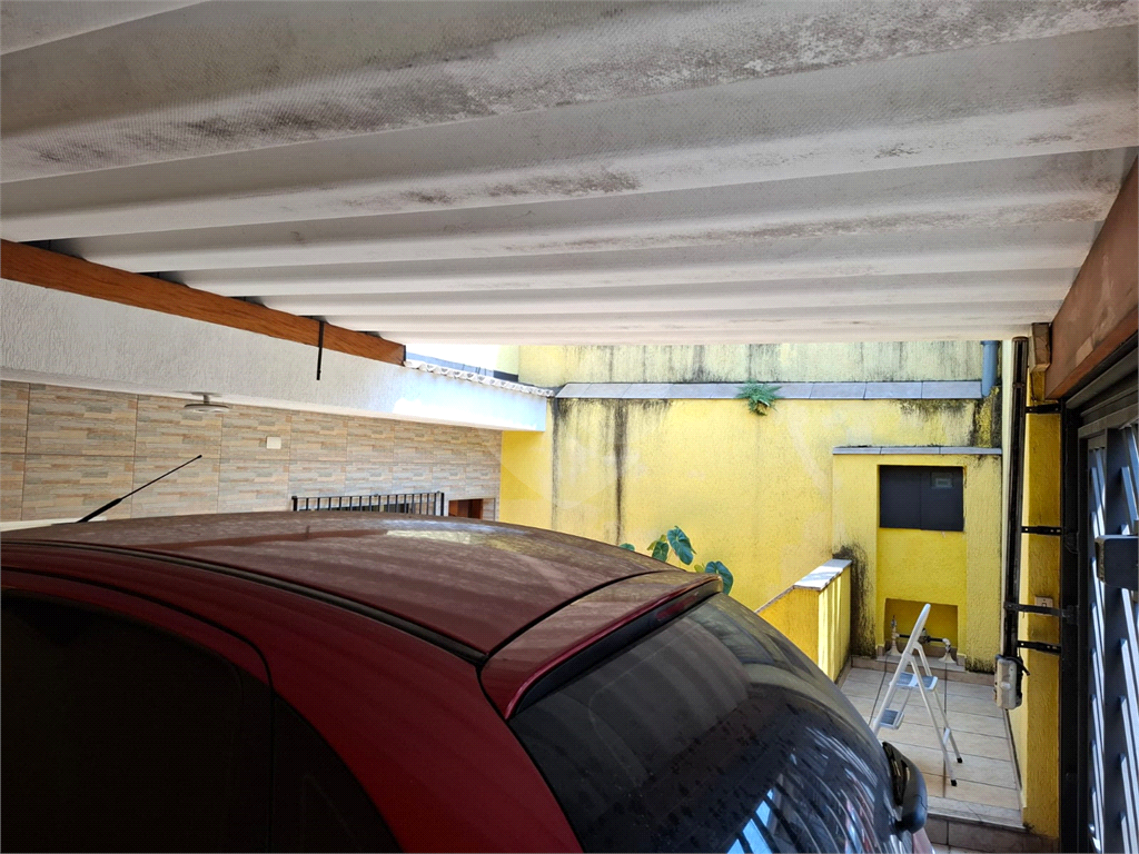 Sobrado VENDE Brasilândia com 160m2, 3 quartos, sala, cozinha, 2 banheiros, área de serviço, depósito e 2 vagas de garagem. 