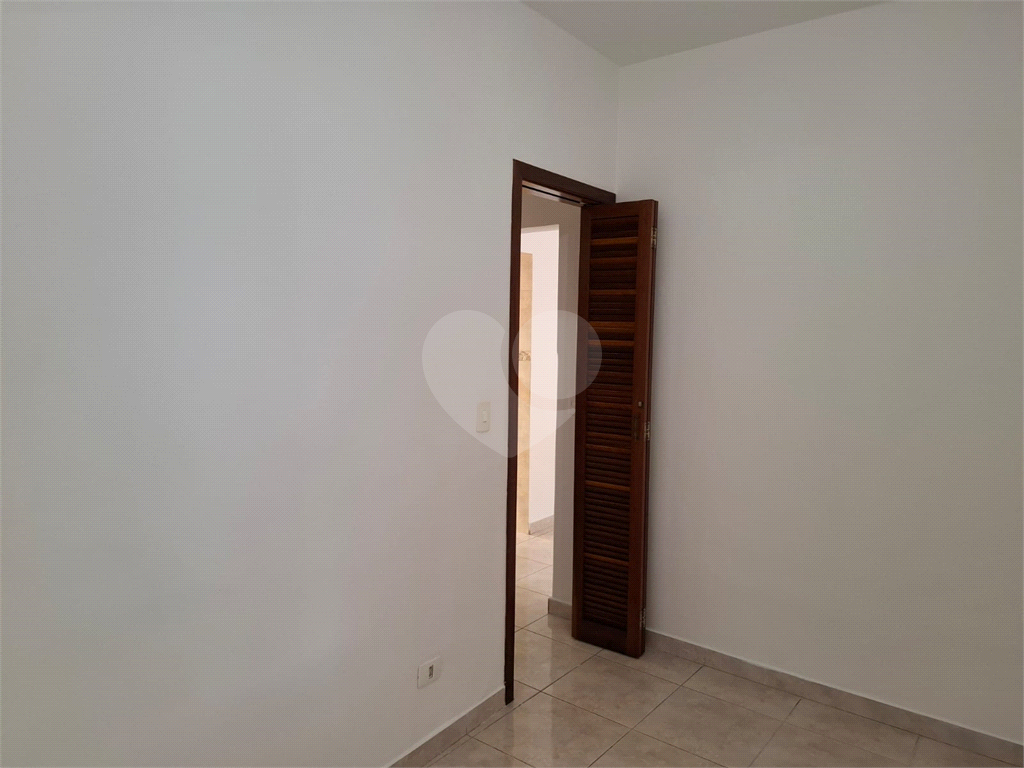 Sobrado VENDE Brasilândia com 160m2, 3 quartos, sala, cozinha, 2 banheiros, área de serviço, depósito e 2 vagas de garagem. 