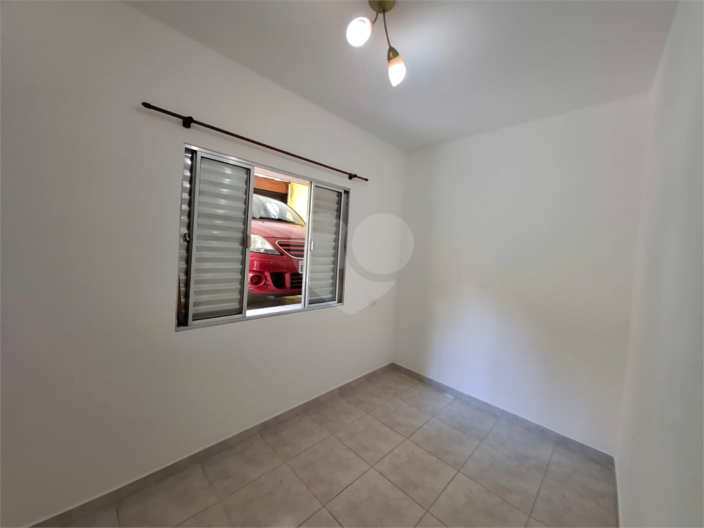 Sobrado VENDE Brasilândia com 160m2, 3 quartos, sala, cozinha, 2 banheiros, área de serviço, depósito e 2 vagas de garagem. 
