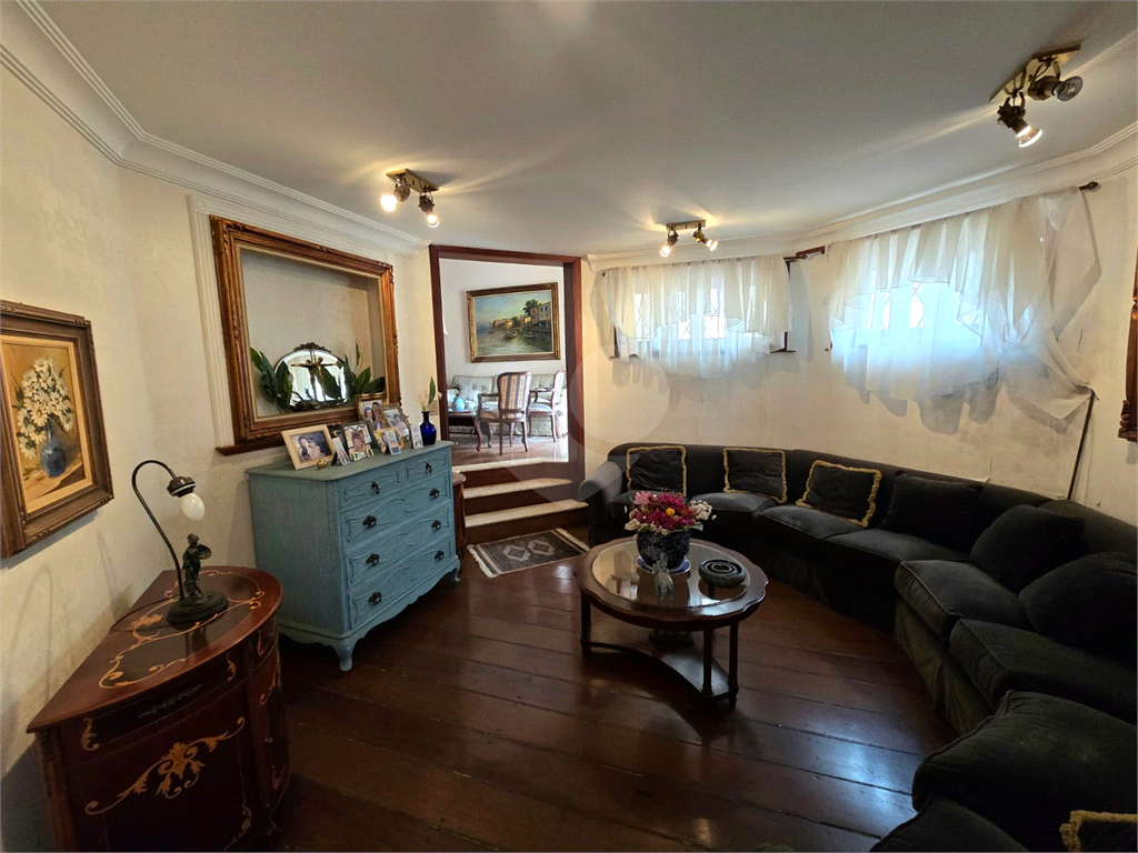Sobrrado à venda no Tremembé com 4 suítes / 6 vagas/ área de lazer / 450 m²