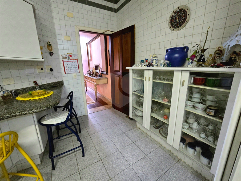 Sobrrado à venda no Tremembé com 4 suítes / 6 vagas/ área de lazer / 450 m²