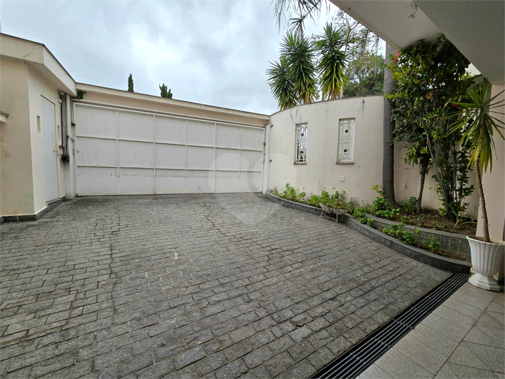 Sobrrado à venda no Tremembé com 4 suítes / 6 vagas/ área de lazer / 450 m²