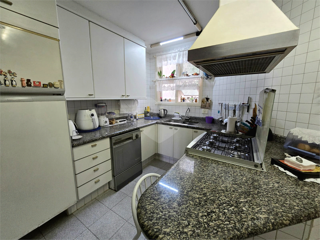 Sobrrado à venda no Tremembé com 4 suítes / 6 vagas/ área de lazer / 450 m²