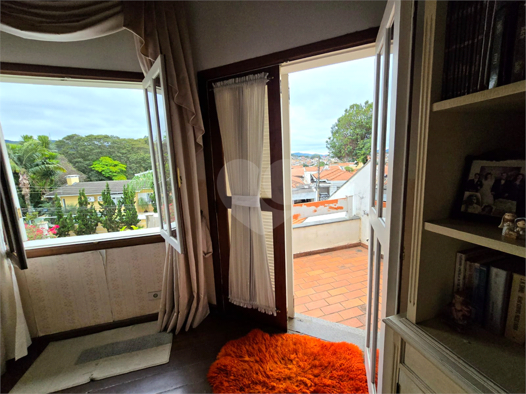 Sobrrado à venda no Tremembé com 4 suítes / 6 vagas/ área de lazer / 450 m²