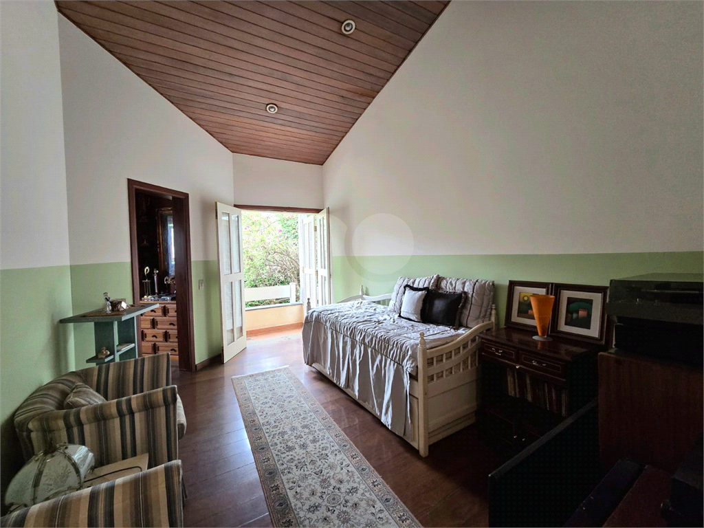 Sobrrado à venda no Tremembé com 4 suítes / 6 vagas/ área de lazer / 450 m²