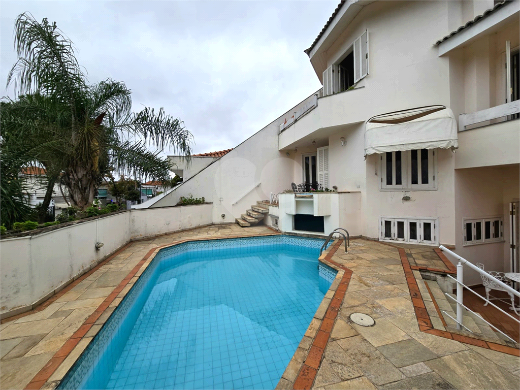 Sobrrado à venda no Tremembé com 4 suítes / 6 vagas/ área de lazer / 450 m²