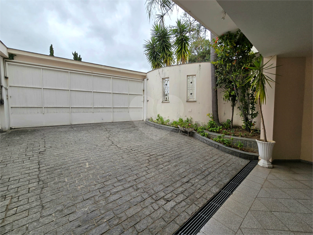 Sobrrado à venda no Tremembé com 4 suítes / 6 vagas/ área de lazer / 450 m²