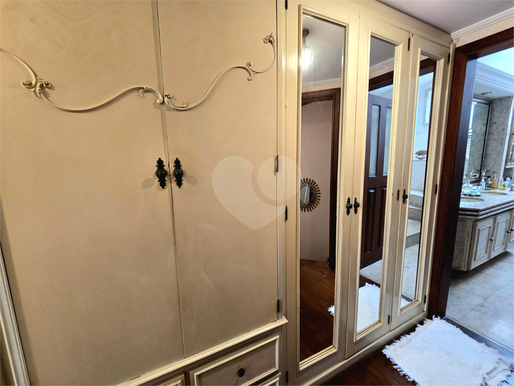 Sobrrado à venda no Tremembé com 4 suítes / 6 vagas/ área de lazer / 450 m²