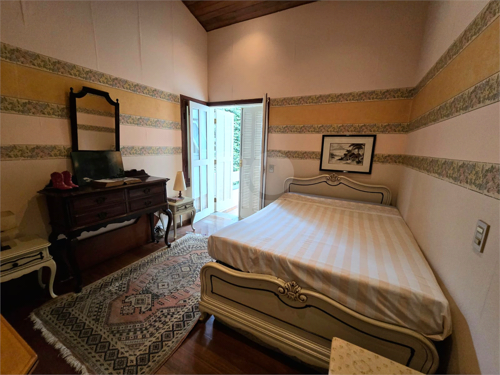 Sobrrado à venda no Tremembé com 4 suítes / 6 vagas/ área de lazer / 450 m²