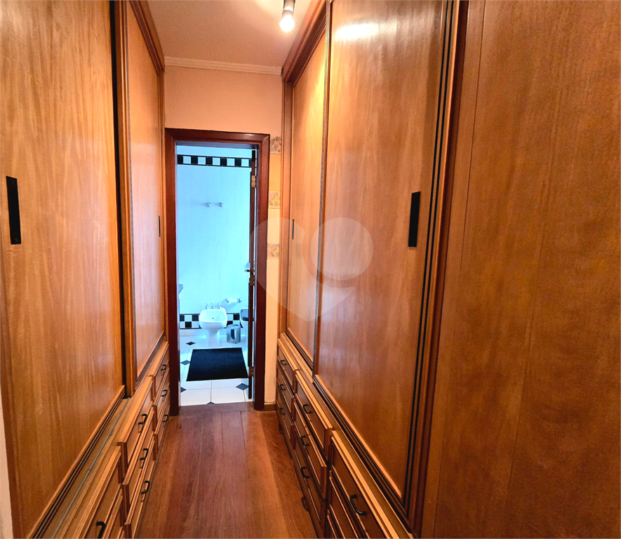 Sobrrado à venda no Tremembé com 4 suítes / 6 vagas/ área de lazer / 450 m²