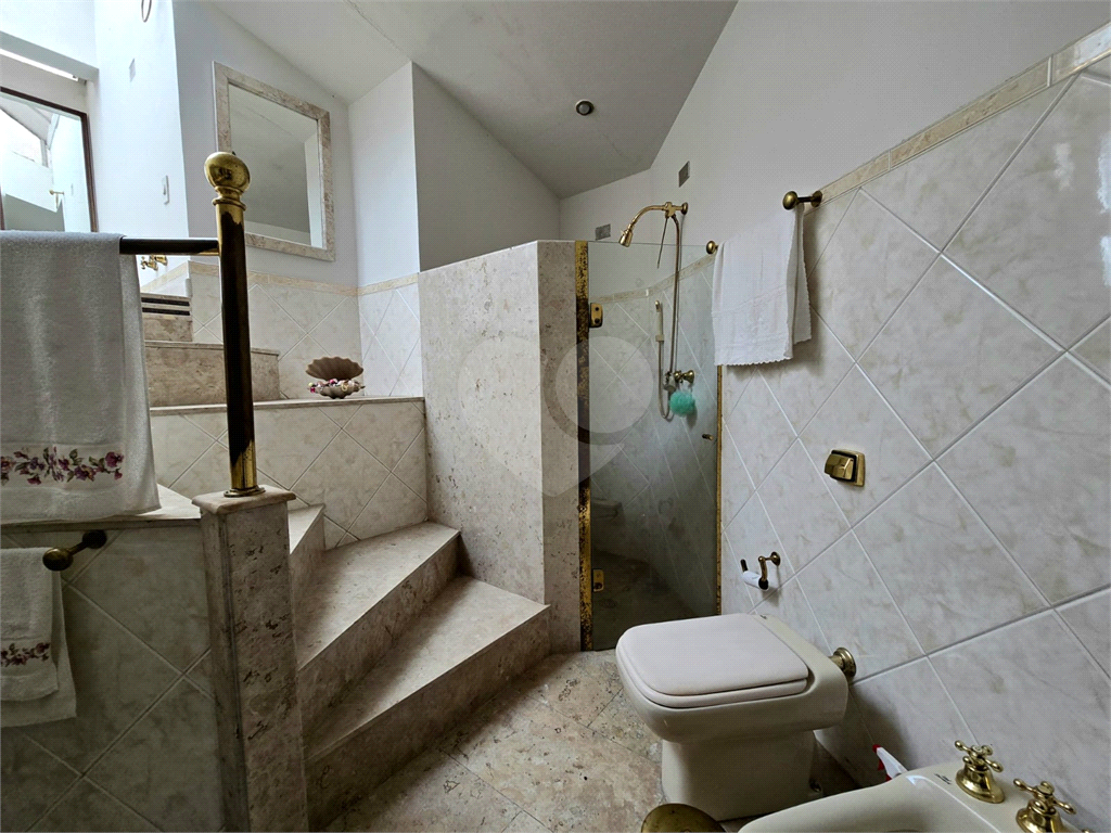 Sobrrado à venda no Tremembé com 4 suítes / 6 vagas/ área de lazer / 450 m²