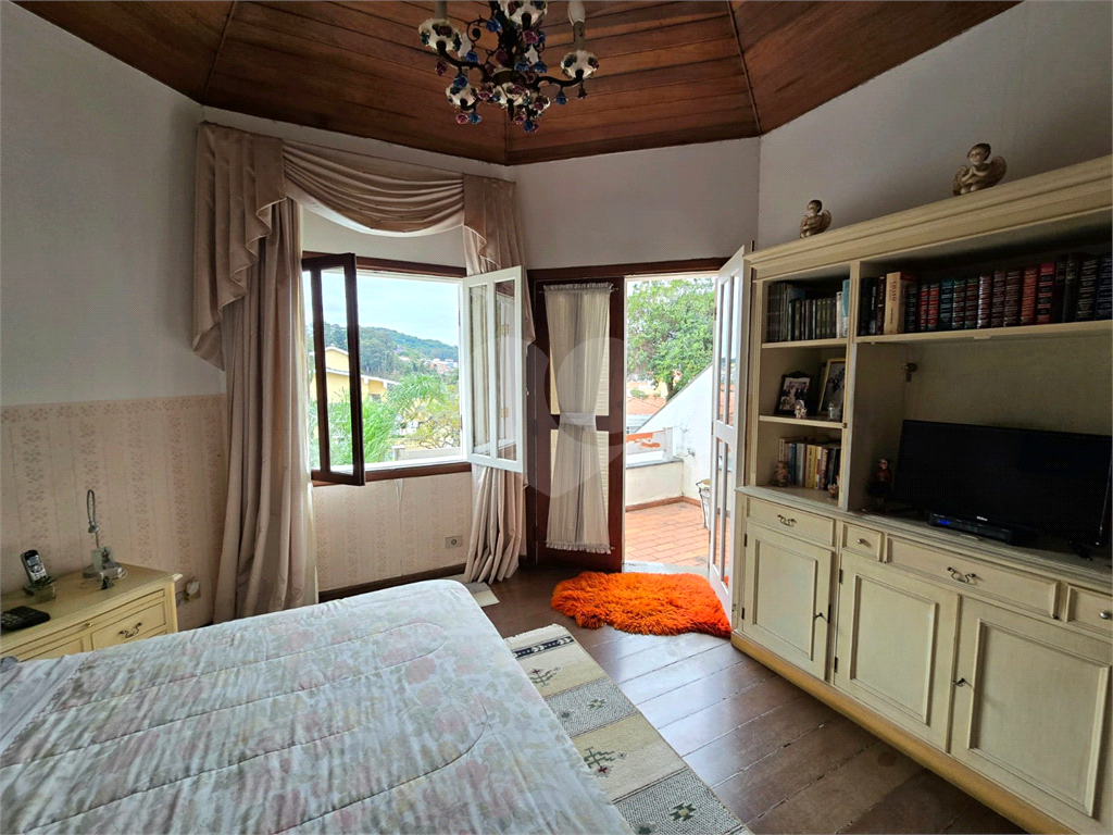 Sobrrado à venda no Tremembé com 4 suítes / 6 vagas/ área de lazer / 450 m²