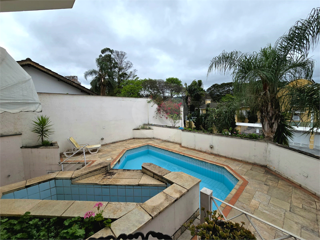 Sobrrado à venda no Tremembé com 4 suítes / 6 vagas/ área de lazer / 450 m²