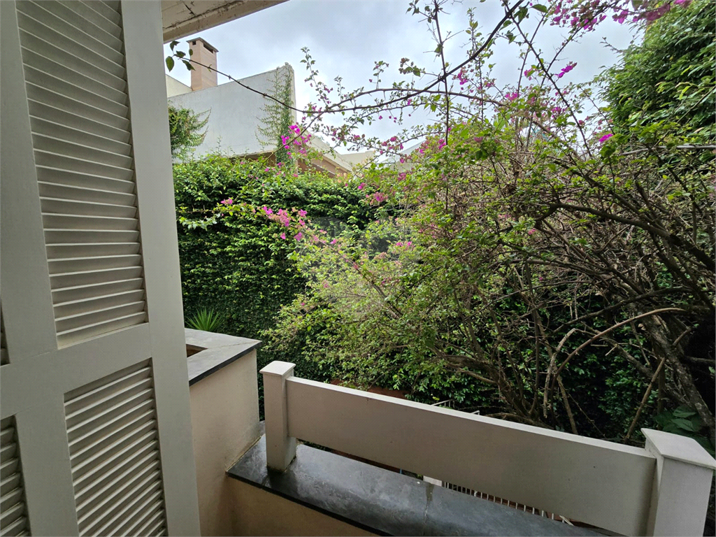Sobrrado à venda no Tremembé com 4 suítes / 6 vagas/ área de lazer / 450 m²