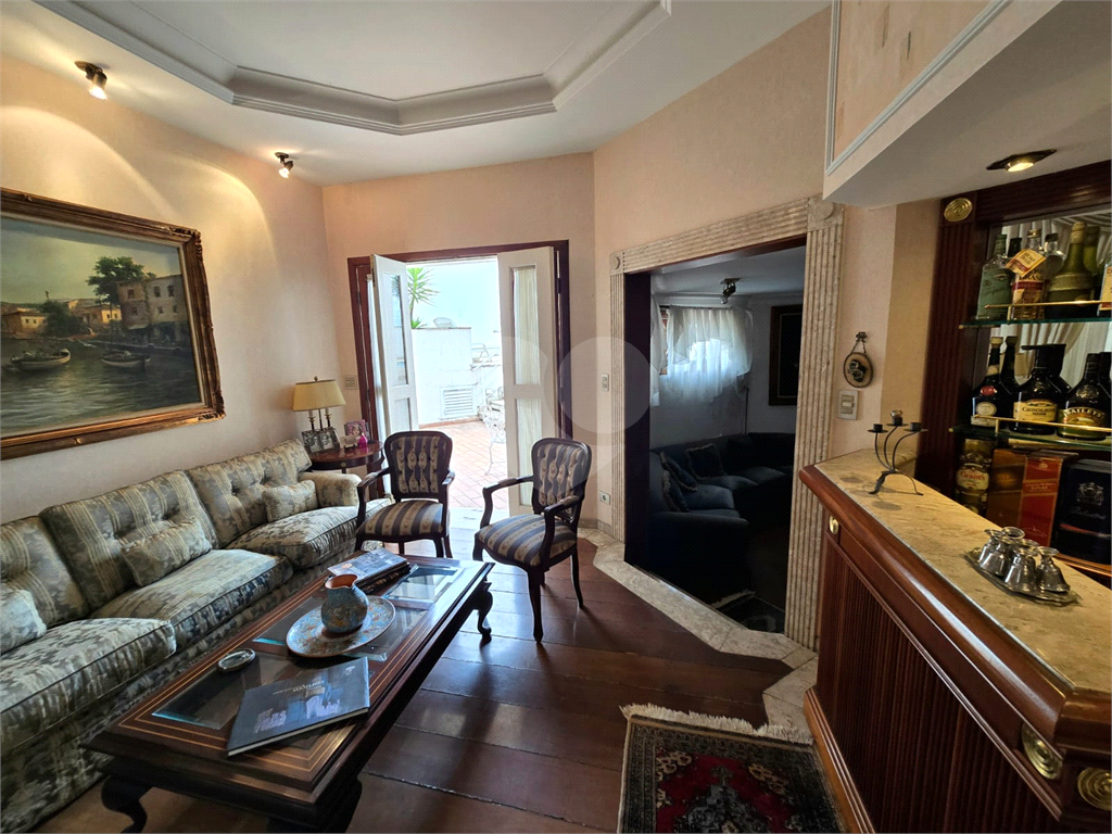 Sobrrado à venda no Tremembé com 4 suítes / 6 vagas/ área de lazer / 450 m²