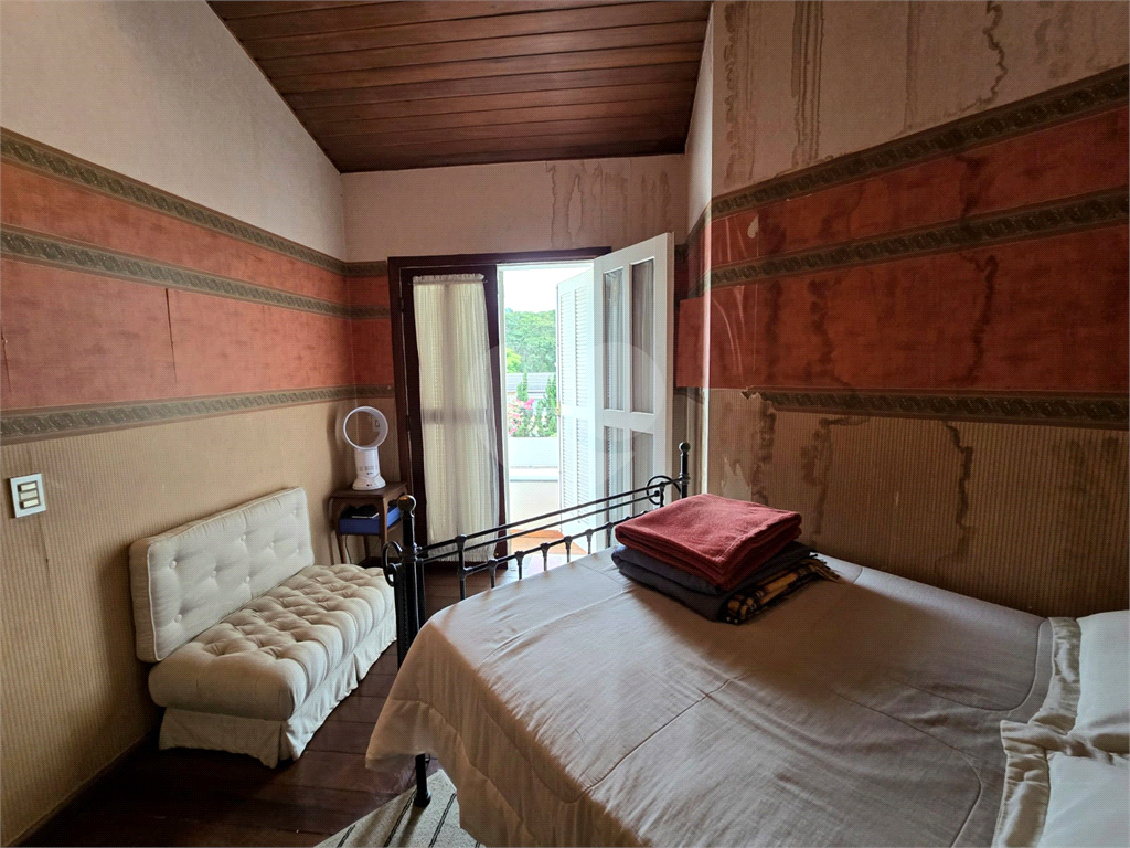 Sobrrado à venda no Tremembé com 4 suítes / 6 vagas/ área de lazer / 450 m²