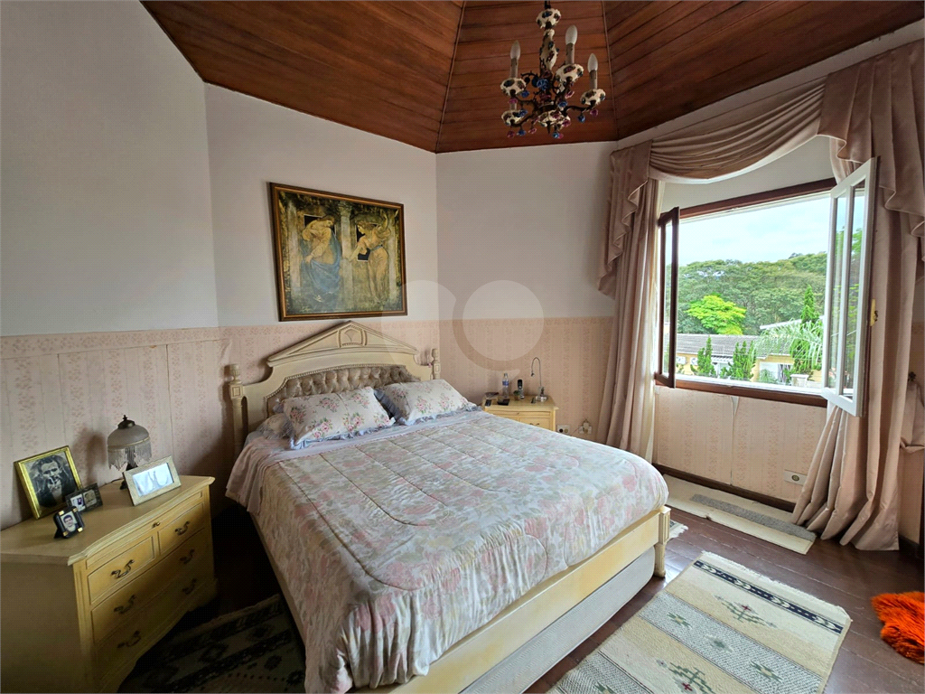 Sobrrado à venda no Tremembé com 4 suítes / 6 vagas/ área de lazer / 450 m²