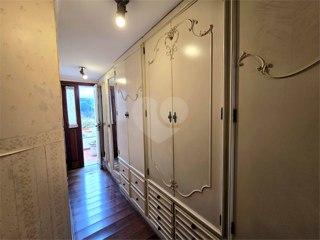 Sobrrado à venda no Tremembé com 4 suítes / 6 vagas/ área de lazer / 450 m²